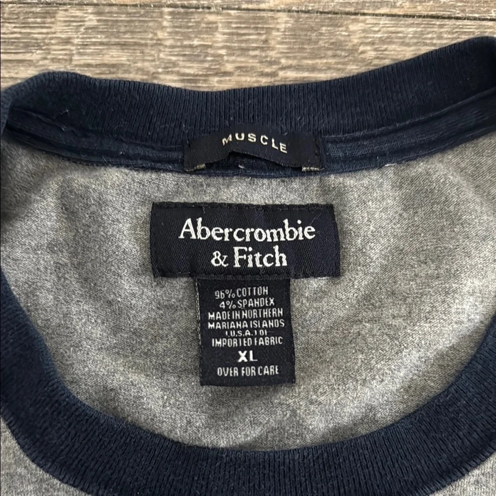 Abercrombie & Fitch Gray Long Sleeve Tee - Picture 5 of 5